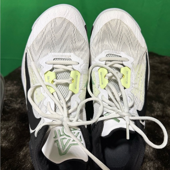 Nike Giannis Immortality 2 Basketball Shoes Men’s 9 White Black DM0825-101 - Picture 8 of 8